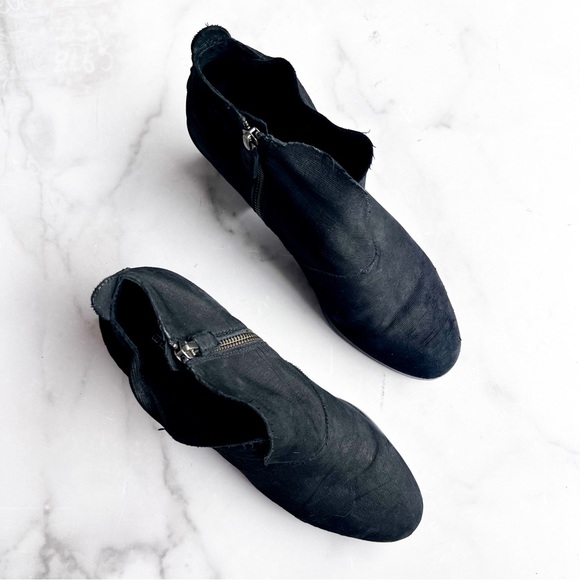 Eileen Fisher • Keith Ridged Nubuck Ankle Heel Booties • 9.5 - Picture 2 of 8